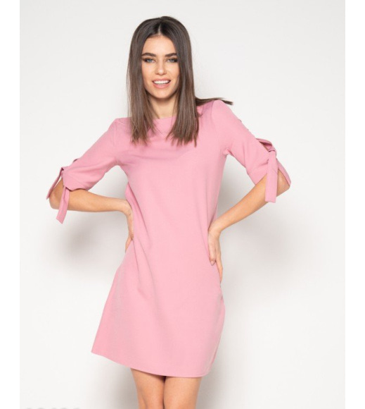 Розовое однотонное платье с завязками на рукавах