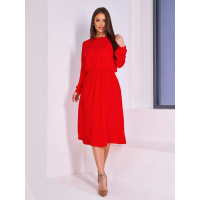 Красное однотонное платье классического фасона