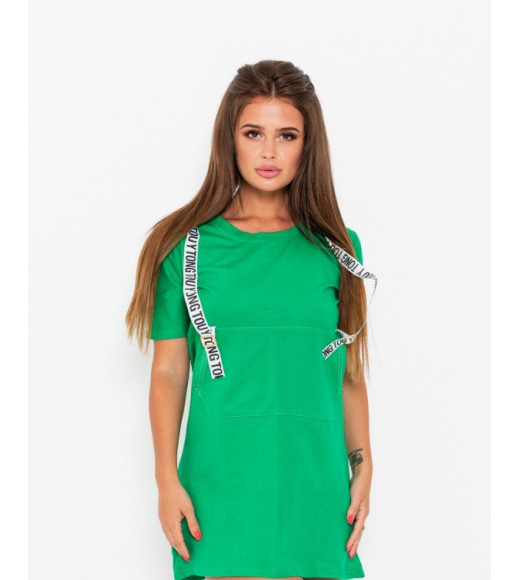 Зеленое платье с декоративными тесемками