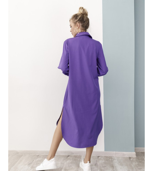 Сиреневое платье-рубашка с боковыми разрезами