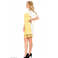 Біле плаття-футболка з жовтою накладкою з мережива муліне попереду