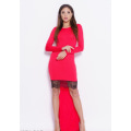 Красное тонкое платье с кружевом и длинным шлейфом