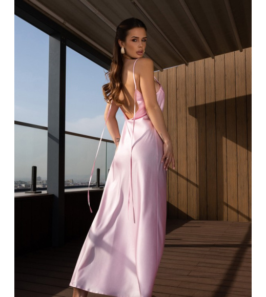 Розовое шелковое платье с открытой спиной