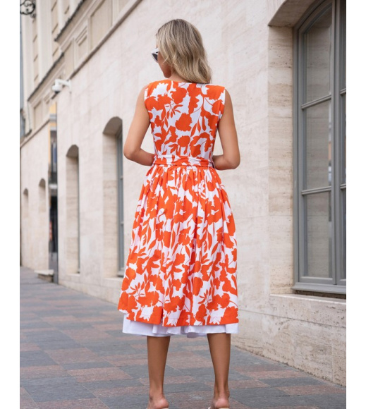 Яркое оранжевое платье с разрезом