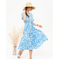 Голубое платье классического кроя с принтом