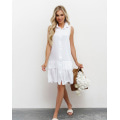 Біла сукня-сорочка з воланами