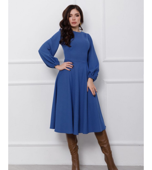 Синее классическое платье с объемными рукавами