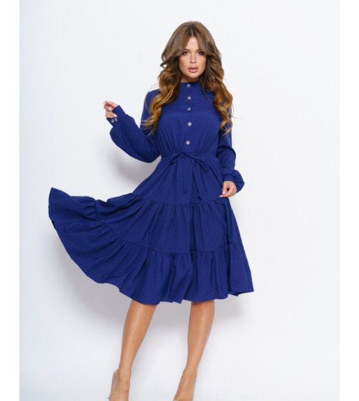 Синее расклешенное платье с воланами