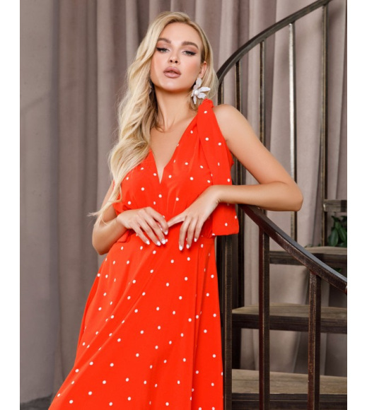 Оранжевое в горошек платье с длиной в пол