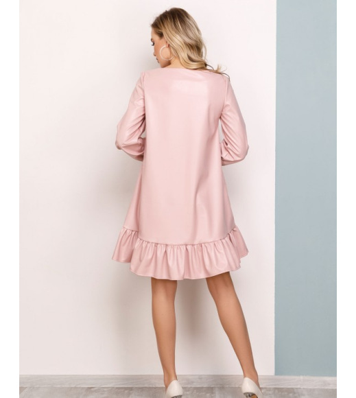 Розовое кожаное платье-трапеция с воланом