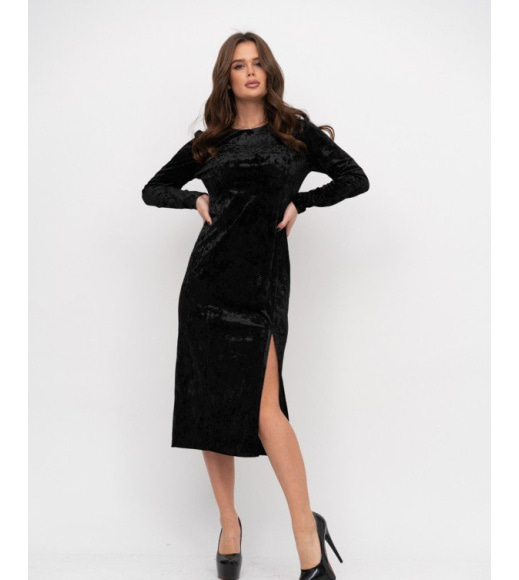 Чорна велюрова сукня з боковим розрізом