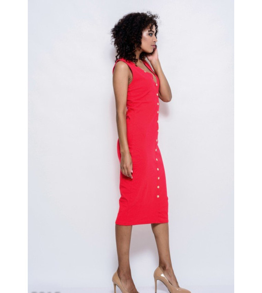 Красное обтягивающее трикотажное платье с V-образным вырезом и декором из декоративных пуговиц по всей длине