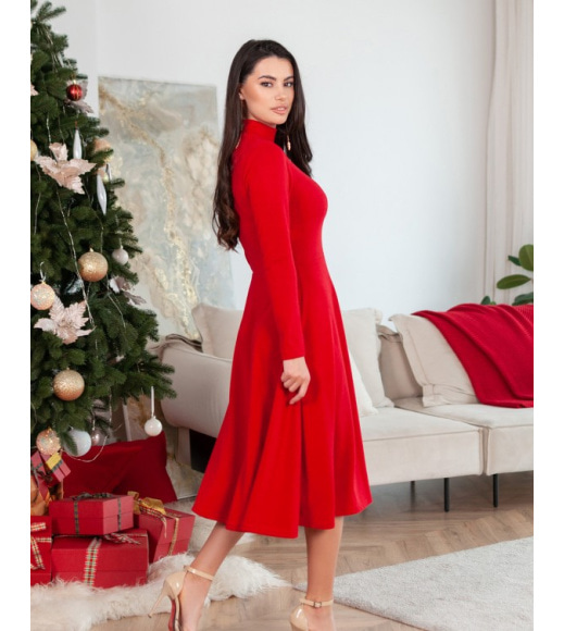 Красное ангоровое платье с воротником-стойкой