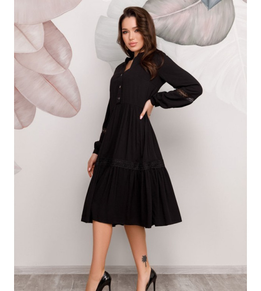 Черное платье-рубашка с кружевными вставками