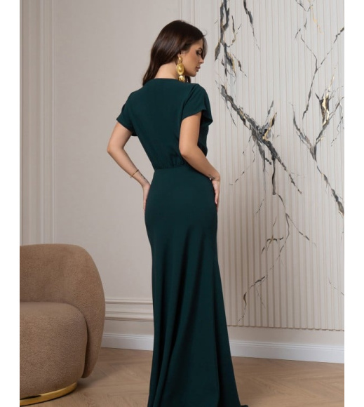 Зеленое платье макси длины