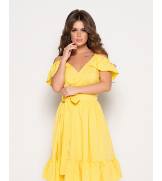 Жовта сукня на бретелях зі спущеними плечима
