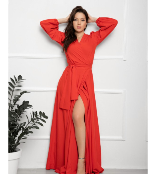 Красное длинное платье с кроем на запах