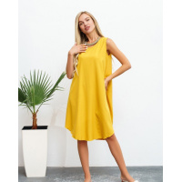 Горчичное платье-трапеция со скругленным низом
