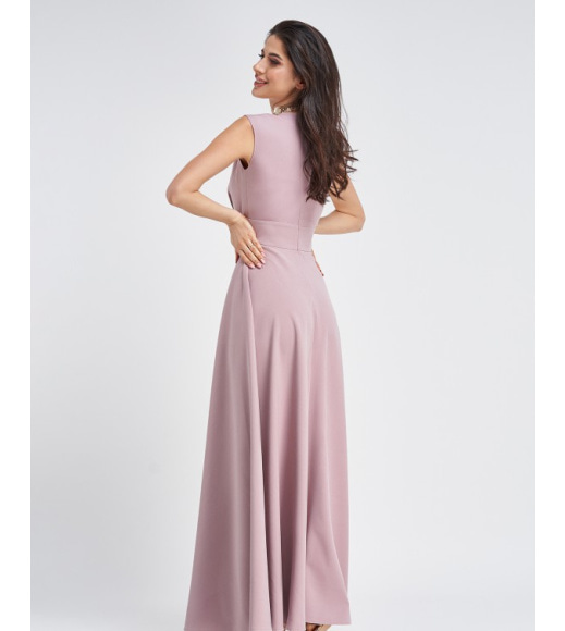 Розовое длинное платье без рукавов