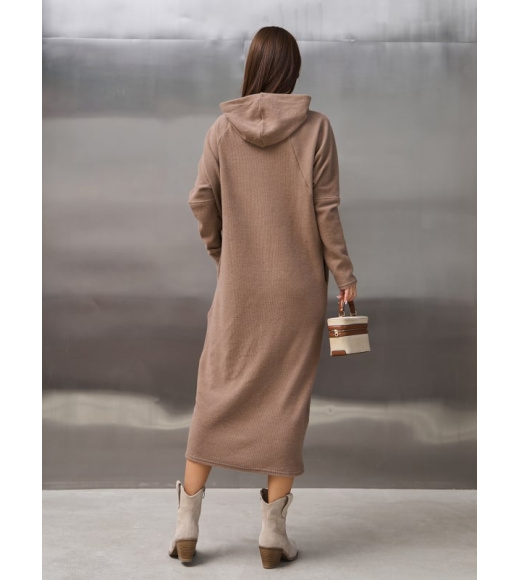 Коричневое платье летучая мышь с капюшоном