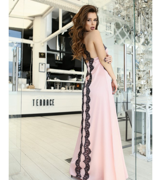 Розовое платье в бельевом стиле с кружевом