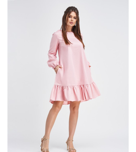 Розовое платье-трапеция с воланом