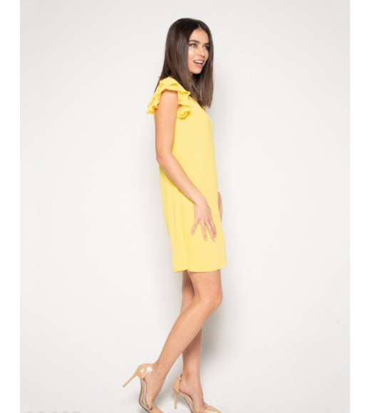 Желтое мини платье с рюшами на рукавах