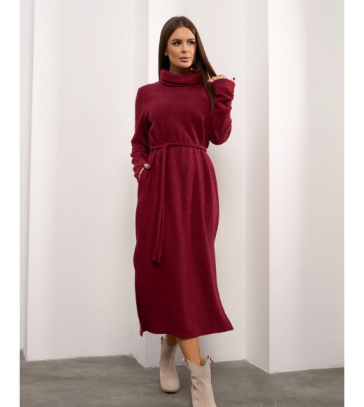 Бордовое ангоровое платье-гольф с боковыми разрезами