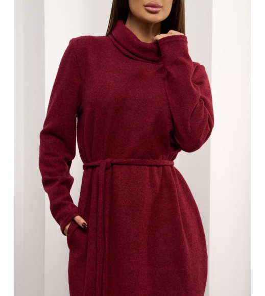 Бордовое ангоровое платье-гольф с боковыми разрезами