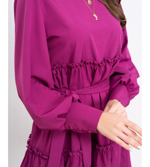 Фиолетовое платье-трапеция с рюшами