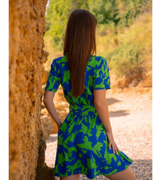 Салатова коротка сукня-трапеція з коміром