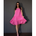 Розовое свободное платье с воланами
