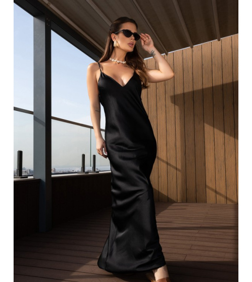 Черное шелковое платье с открытой спиной