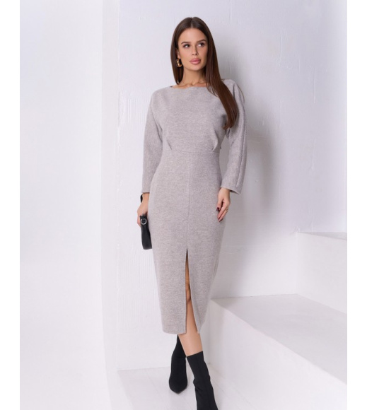 Темно-бежевое ангоровое платье-карандаш с разрезом