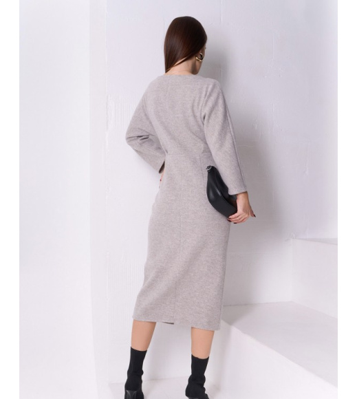 Темно-бежевое ангоровое платье-карандаш с разрезом