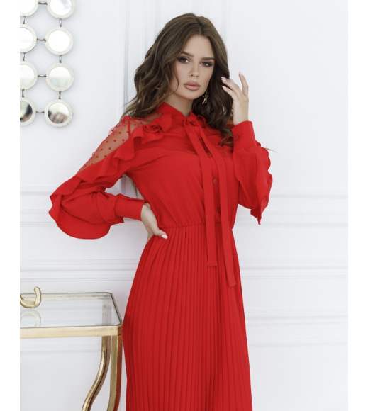Червона плісирована сукня з сітчастими вставками