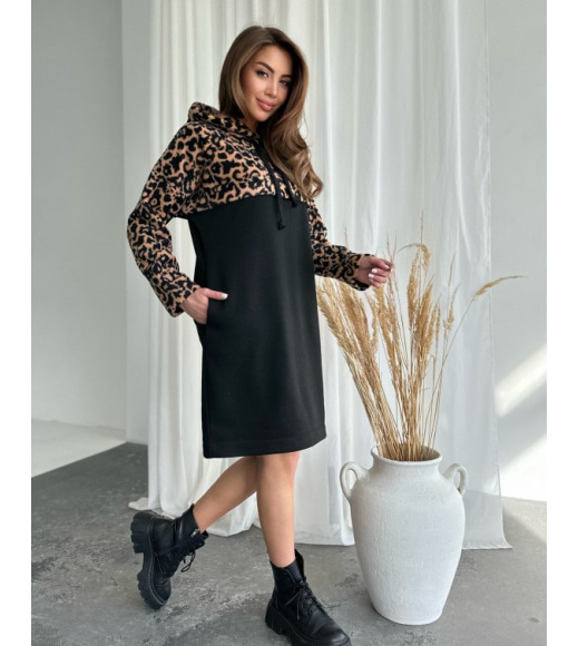 Черное теплое платье с леопардовой вставкой
