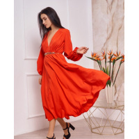 Красное приталенное платье с рукавами-фонариками