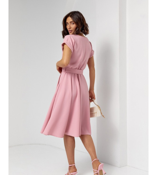 Рожеве однотонне плаття міді довжини