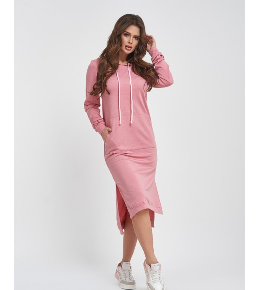 Розовое трикотажное платье с капюшоном