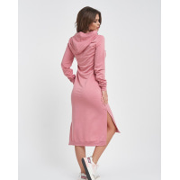 Розовое трикотажное платье с капюшоном