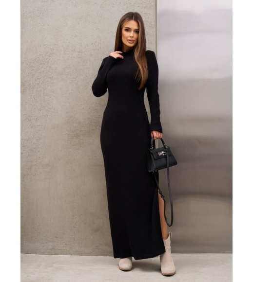 Черное вязаное платье-гольф с разрезом