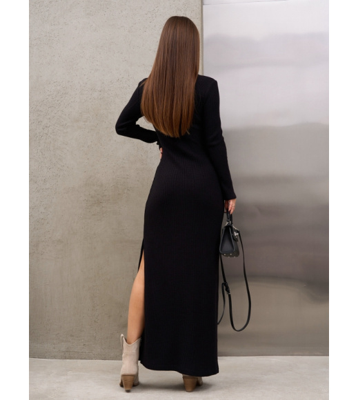 Черное вязаное платье-гольф с разрезом