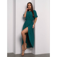 Зеленое длинное платье с разрезом на ноге