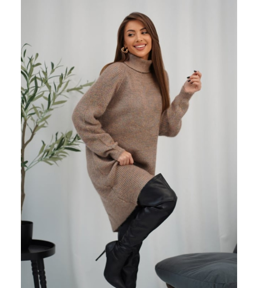 Бежевое платье-гольф из пряжи-травки