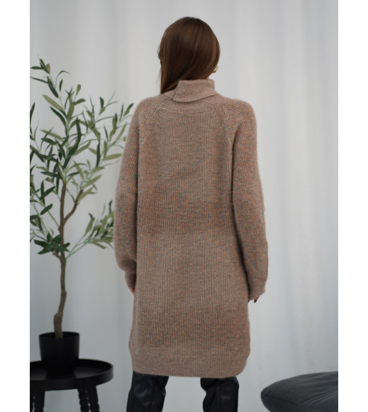 Бежевое платье-гольф из пряжи-травки