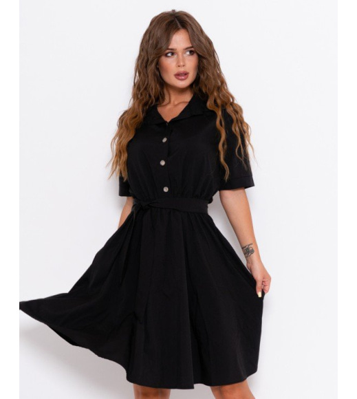 Черное приталенное платье с короткими рукавами