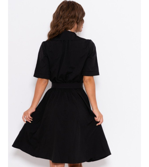 Чорна приталена сукня з короткими рукавами