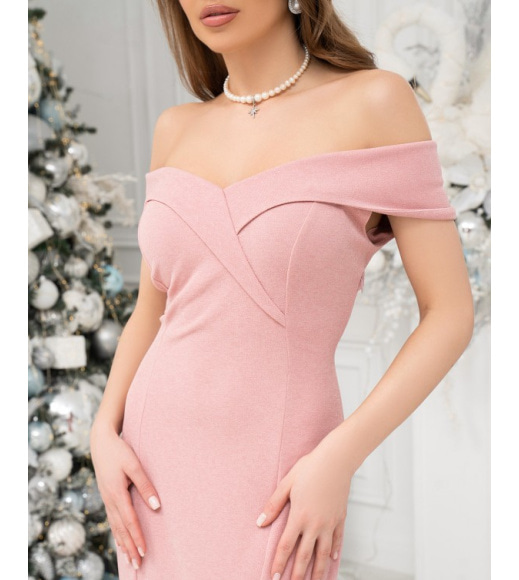 Рожева вечірня сукня-році з відкритими плечима