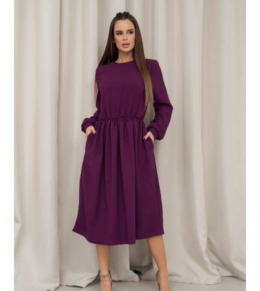 Фиолетовое классическое платье с длинными рукавами